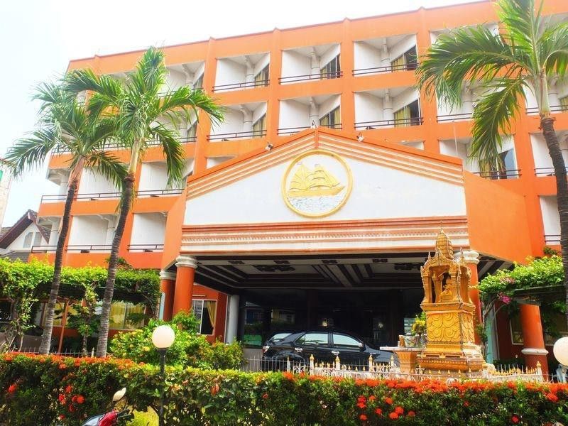 Skaw Beach Hotel Pattaya Ngoại thất bức ảnh