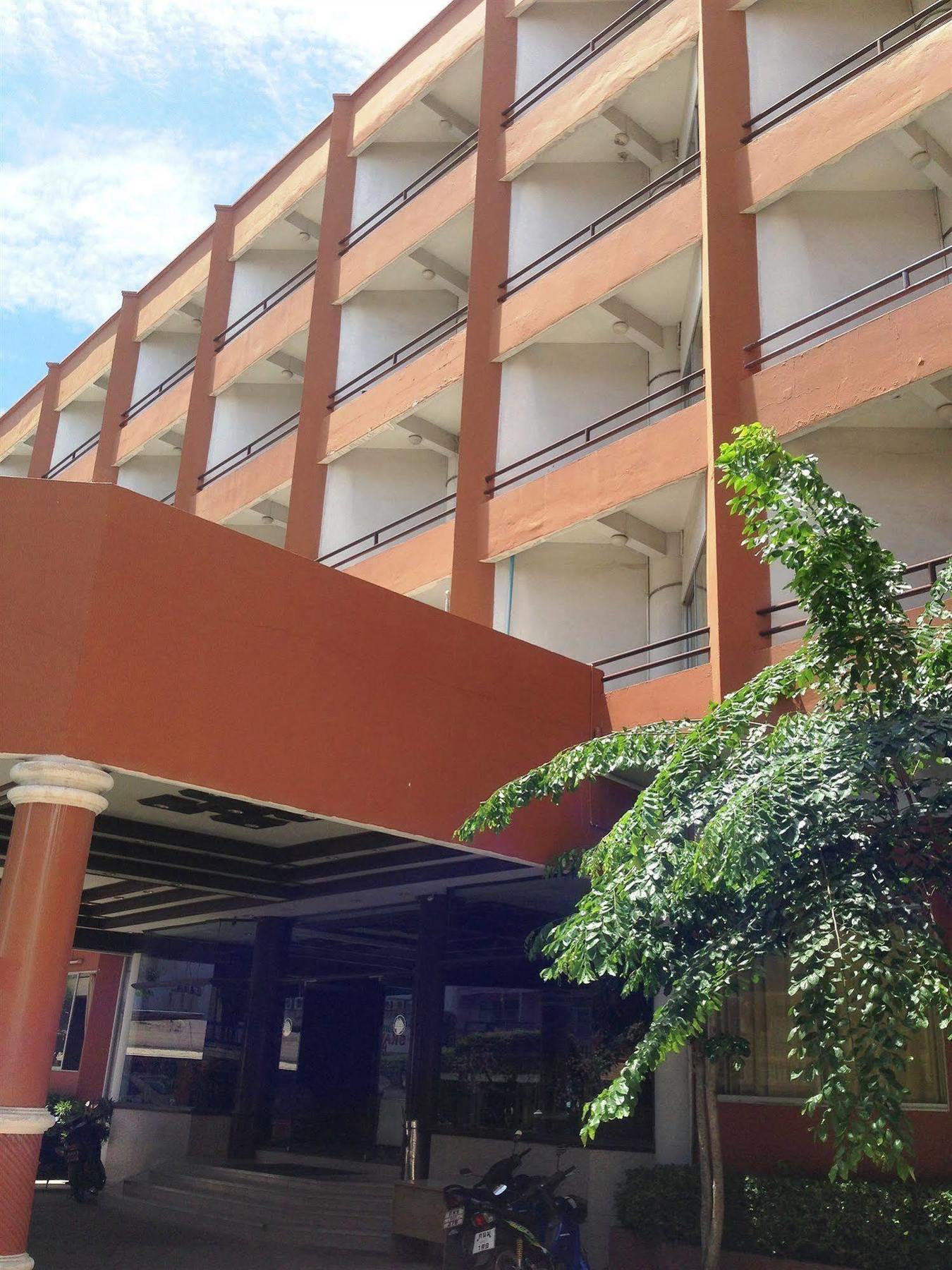 Skaw Beach Hotel Pattaya Ngoại thất bức ảnh