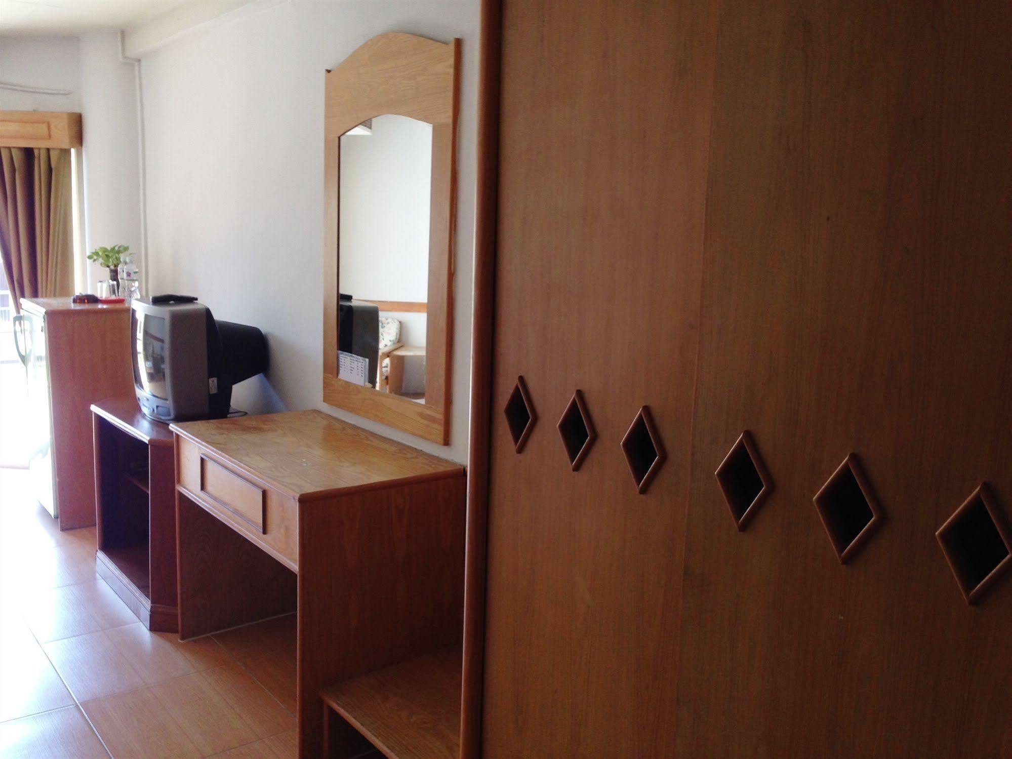 Skaw Beach Hotel Pattaya Ngoại thất bức ảnh