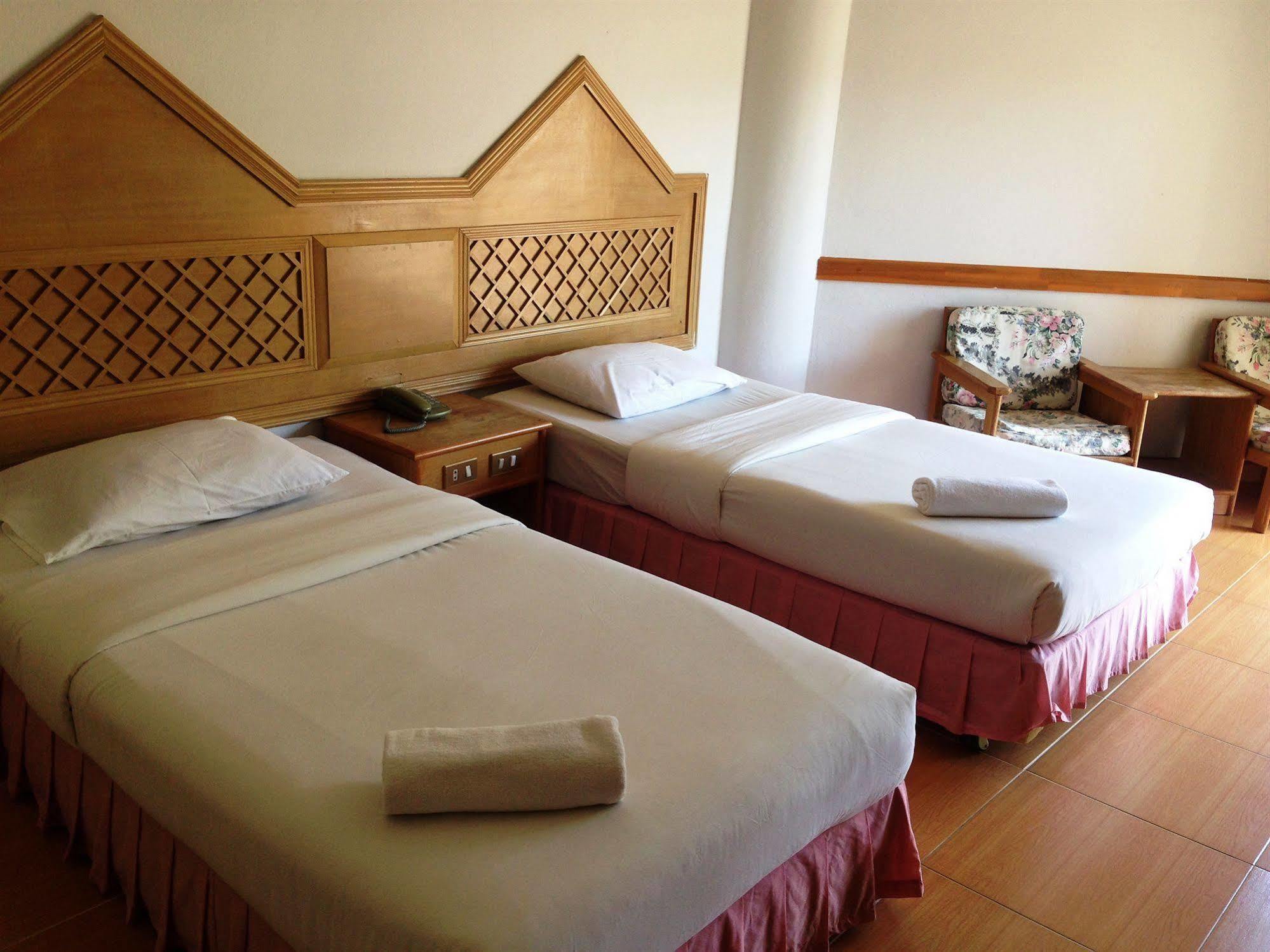 Skaw Beach Hotel Pattaya Ngoại thất bức ảnh