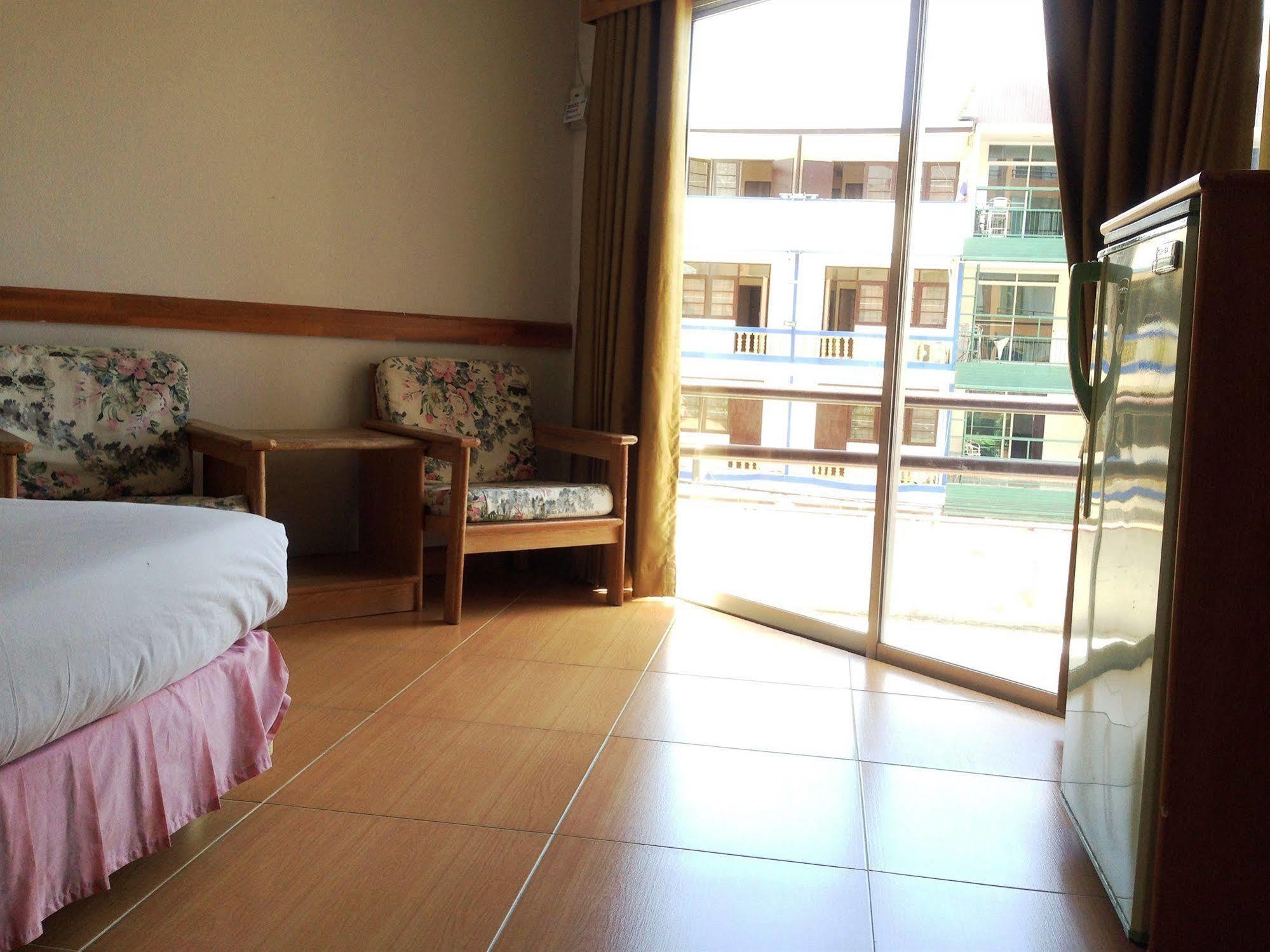 Skaw Beach Hotel Pattaya Ngoại thất bức ảnh