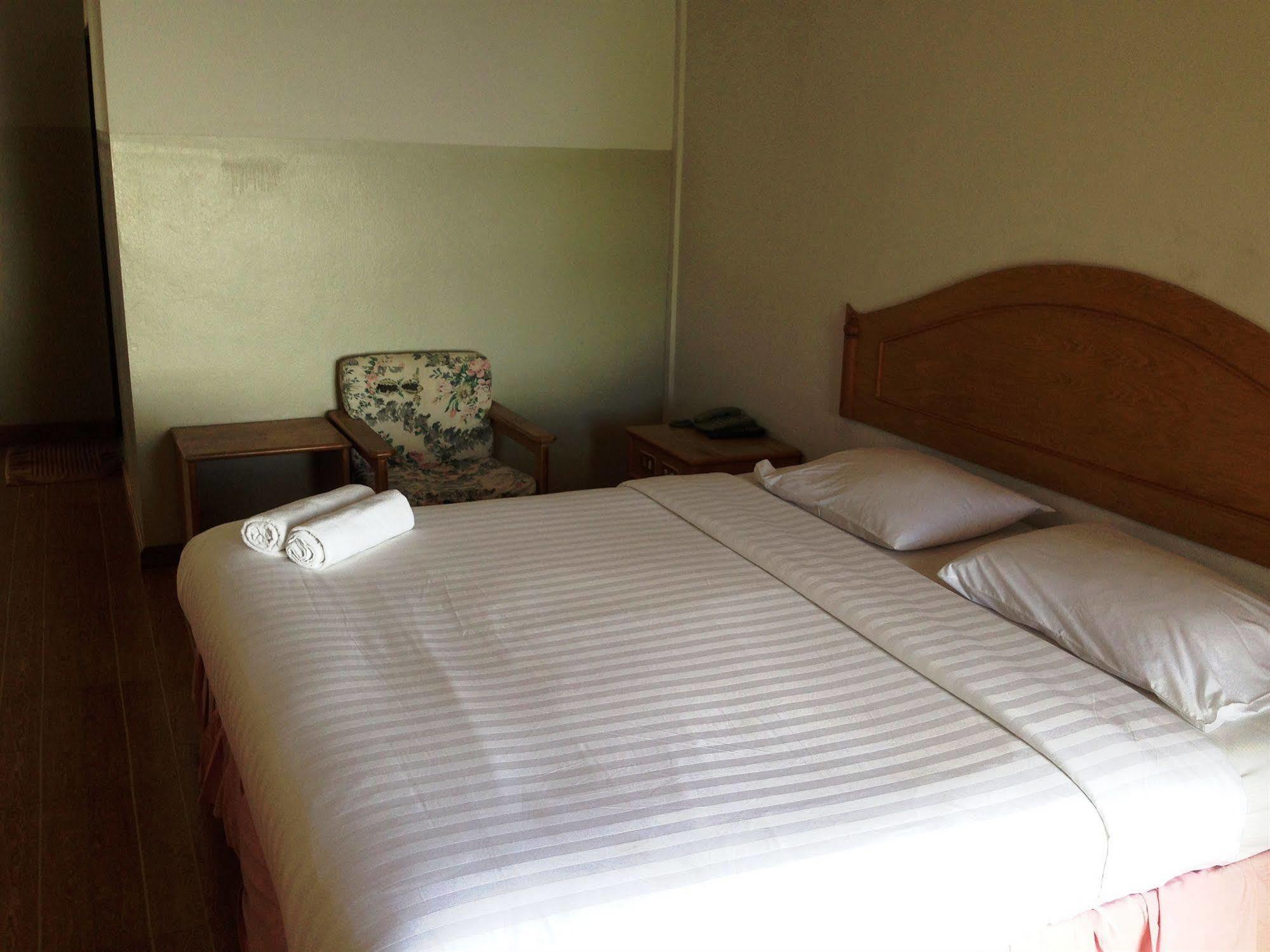 Skaw Beach Hotel Pattaya Ngoại thất bức ảnh