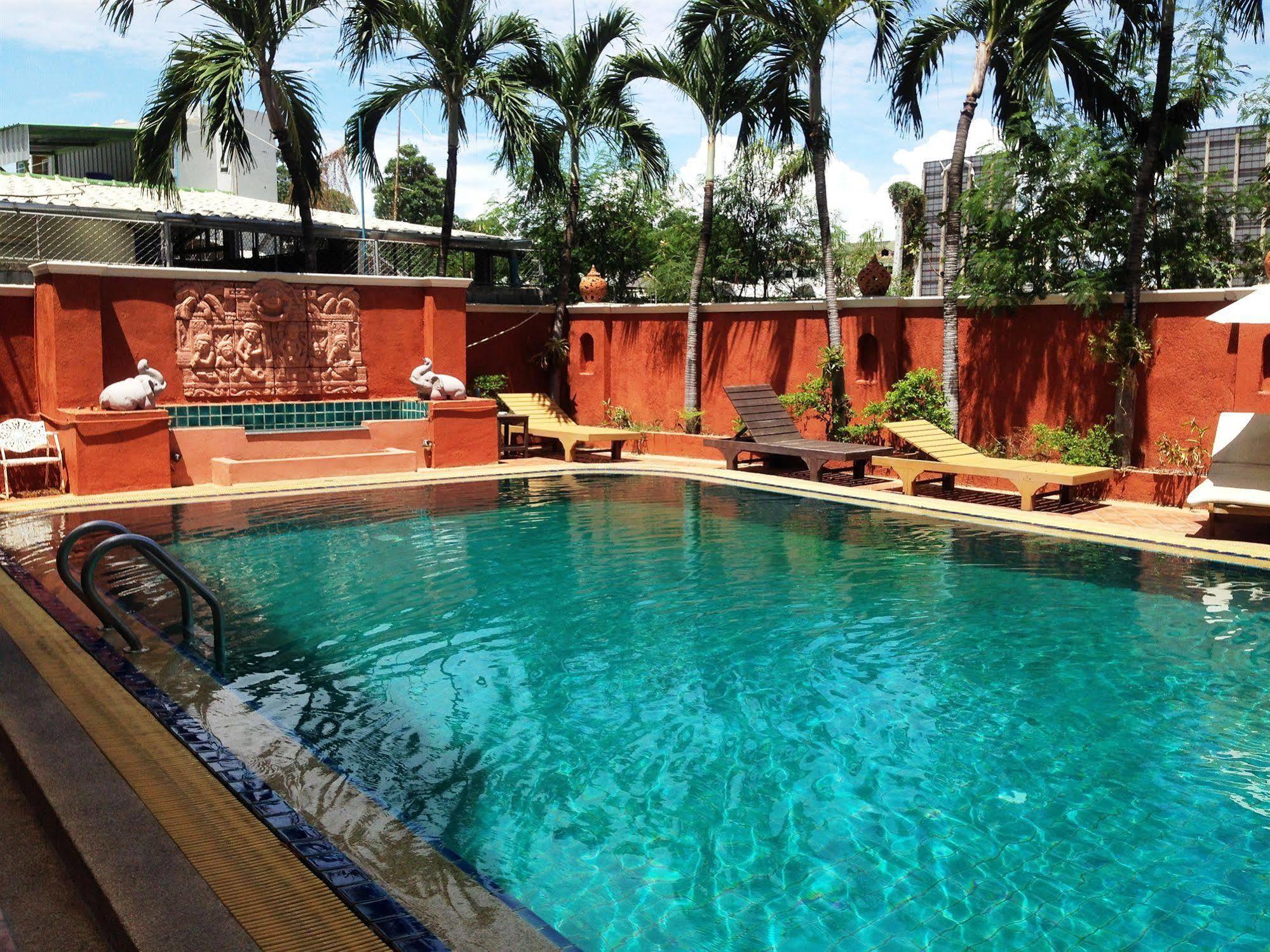 Skaw Beach Hotel Pattaya Ngoại thất bức ảnh