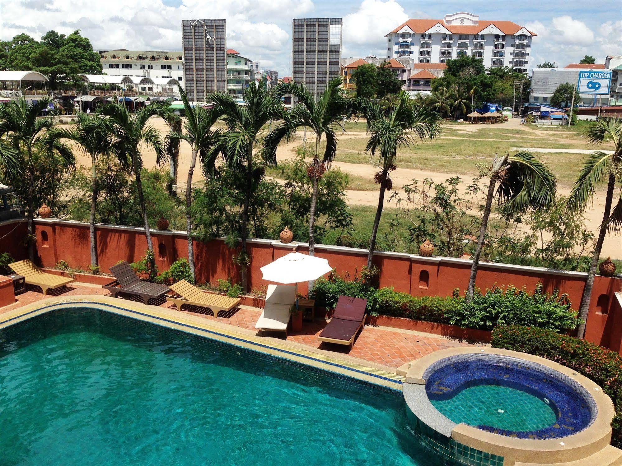 Skaw Beach Hotel Pattaya Ngoại thất bức ảnh