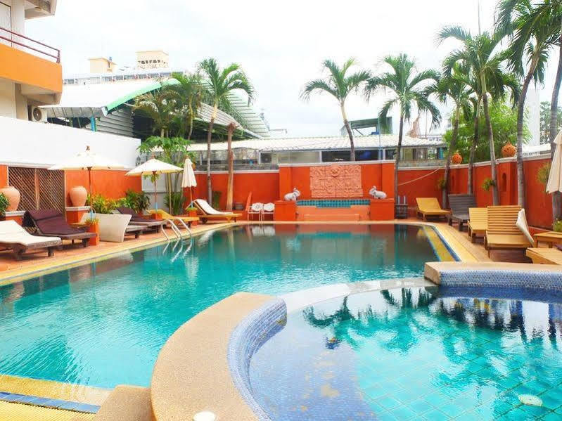 Skaw Beach Hotel Pattaya Ngoại thất bức ảnh